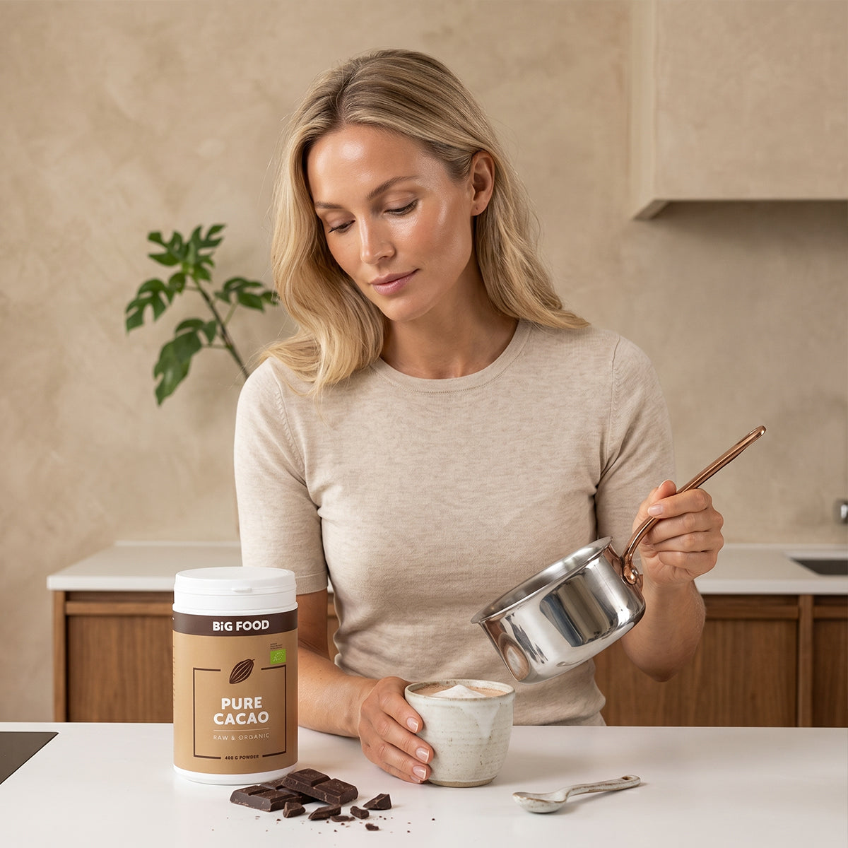 Rauwe cacao poeder vs. reguliere cacao poeder: wat is het verschil?